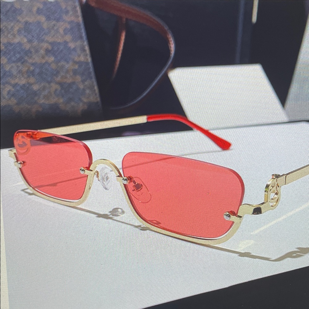 Elegant Gold and Pink Sunglasses